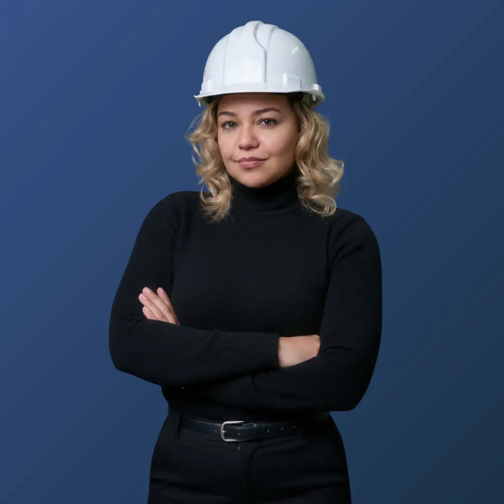 Ana Julia Almeida com capacete, representando a Engenharia do Marketing